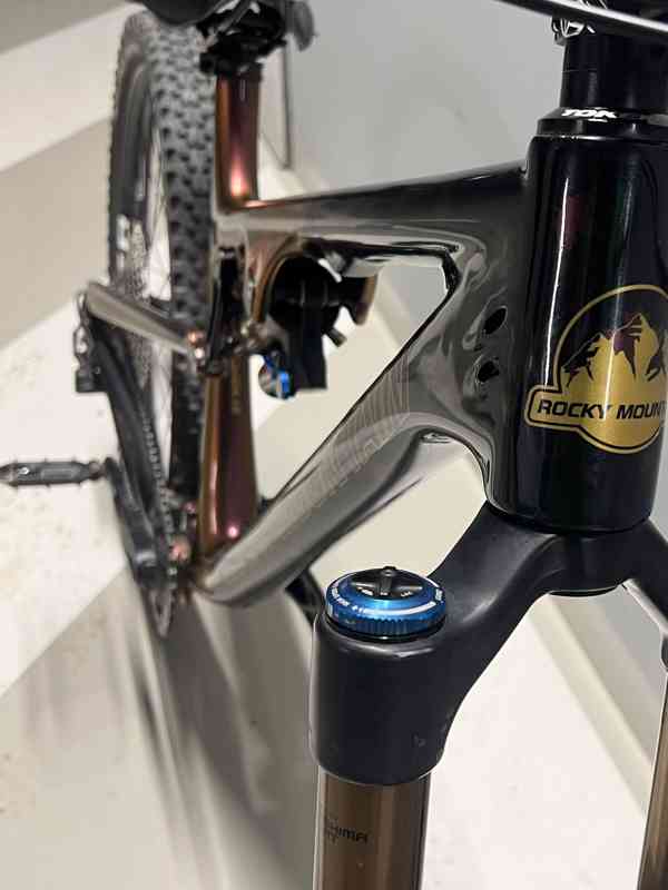 Karbonový odpružený rám Rocky Mountain - foto 6