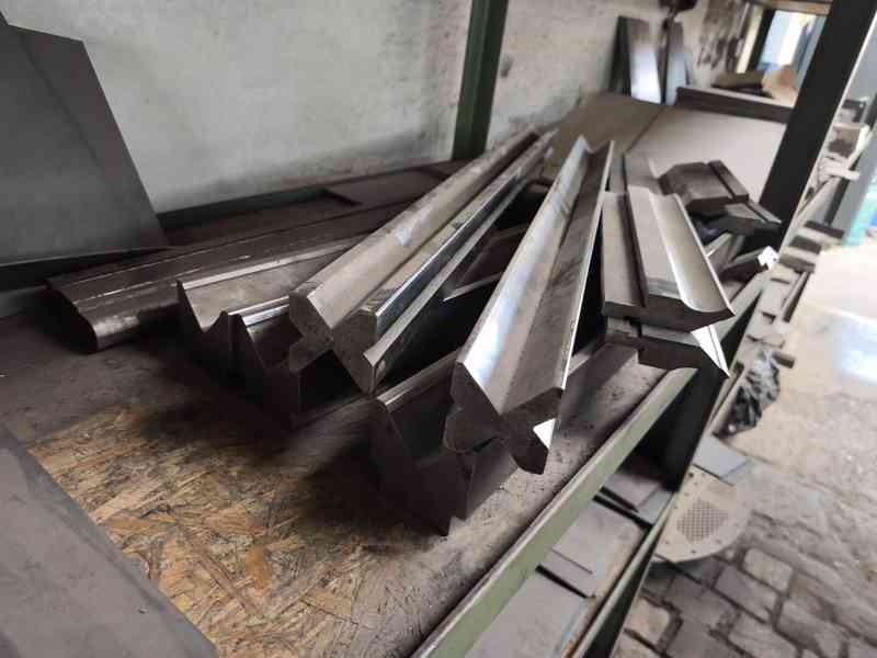 Použitý ohraňovací hydraulický lis DURMA E 35160, r. v. 2006 - foto 15