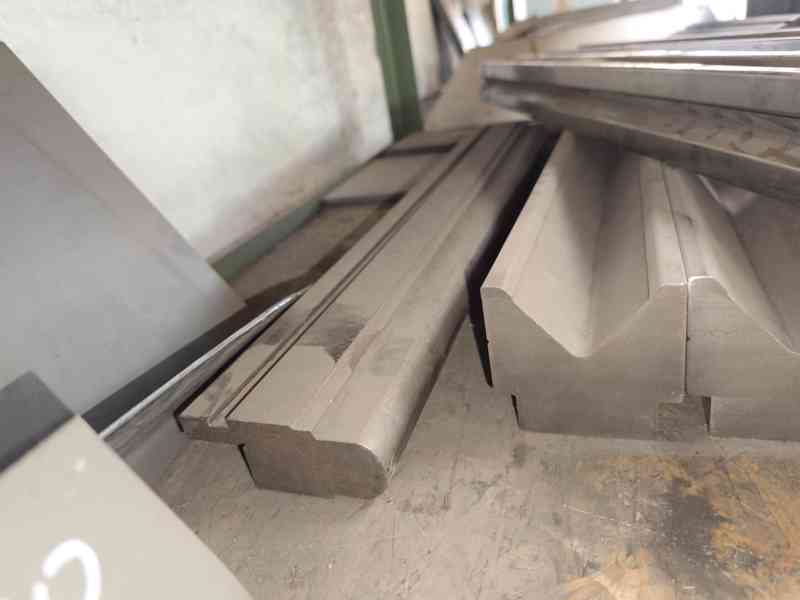 Použitý ohraňovací hydraulický lis DURMA E 35160, r. v. 2006 - foto 13