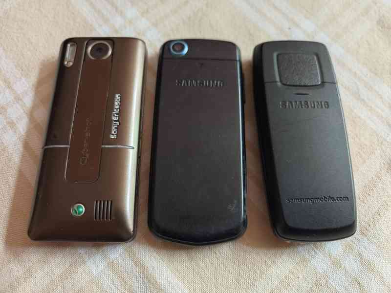 Mobilní telefony Sony Ericsson a Samsung - foto 2