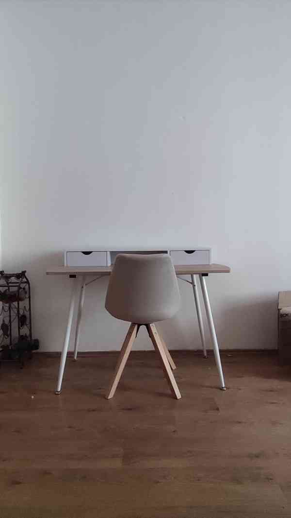 Psací/PC stůl se židlí  - foto 4