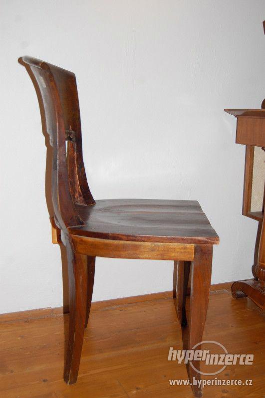 Stará dřevěná židle - foto 3
