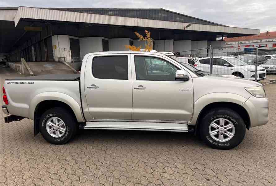 Toyota Hilux 2,5 D4D 4x4 106kw - foto 11