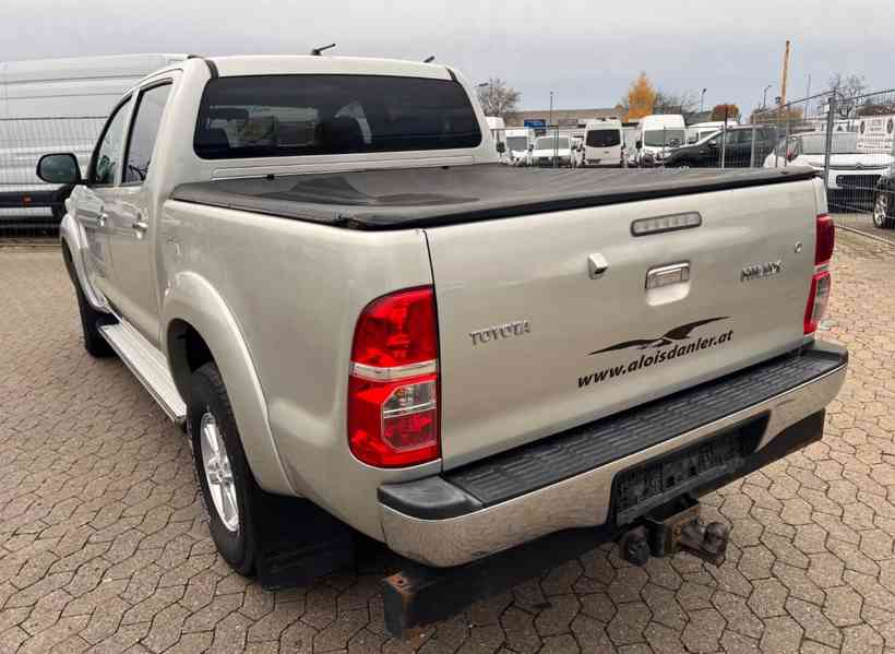 Toyota Hilux 2,5 D4D 4x4 106kw - foto 17