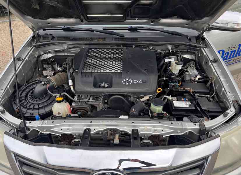 Toyota Hilux 2,5 D4D 4x4 106kw - foto 25