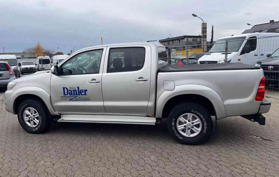 Toyota Hilux 2,5 D4D 4x4 106kw - foto 22