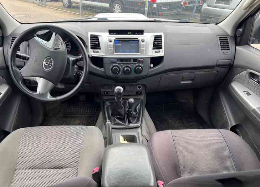 Toyota Hilux 2,5 D4D 4x4 106kw - foto 24