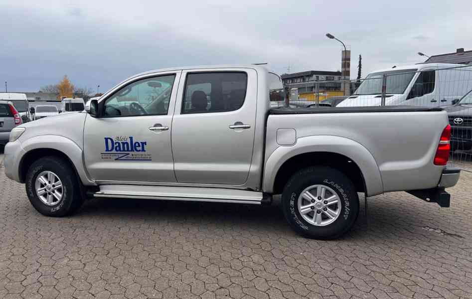 Toyota Hilux 2,5 D4D 4x4 106kw - foto 23