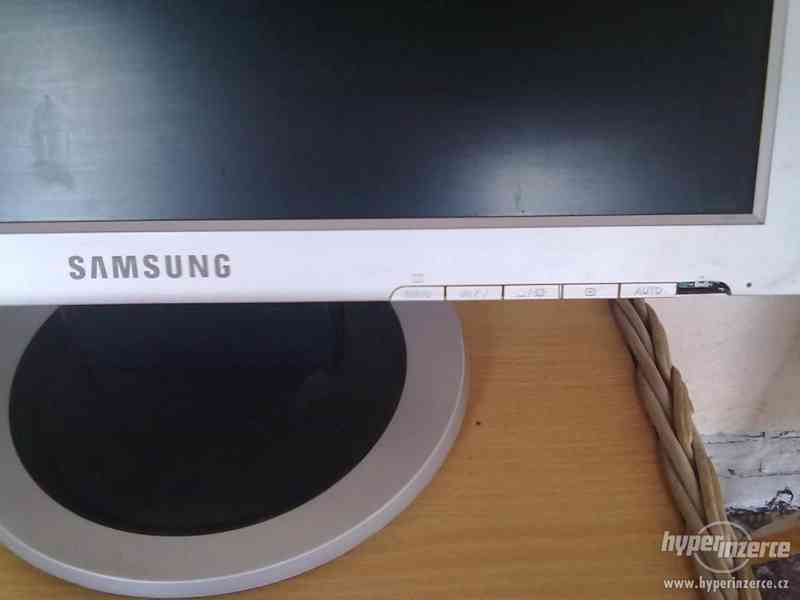 Samsung 19"  + Ge-force 9600gt 1GB + darky - foto 6