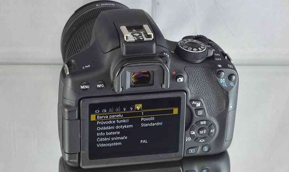 Canon EOS 750D+ 18-135mm f/3,5-5,6 IS STM 4600 Exp - foto 8
