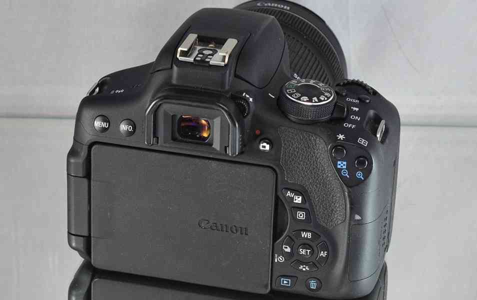 Canon EOS 750D+ 18-135mm f/3,5-5,6 IS STM 4600 Exp - foto 9