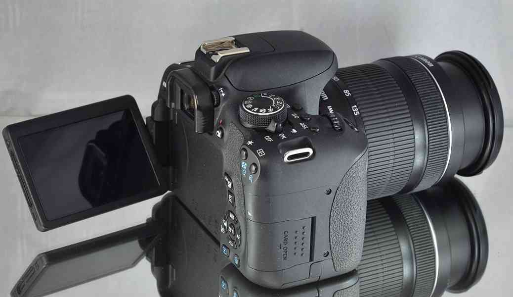 Canon EOS 750D+ 18-135mm f/3,5-5,6 IS STM 4600 Exp - foto 7