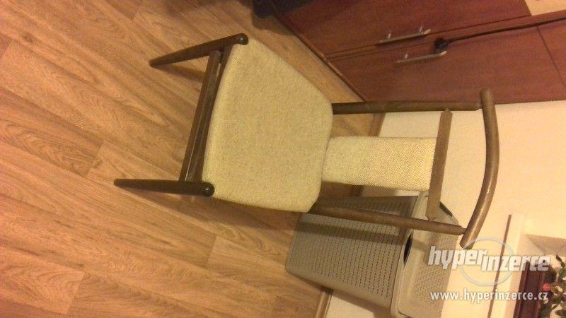 Prodám židle, konferenční stolek a další dřevěný nábytek - foto 1