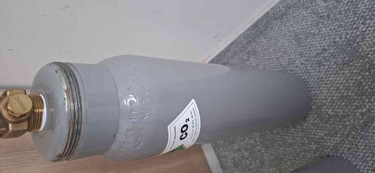 Tlaková láhev CO2 o objemu 2,67l  - foto 4