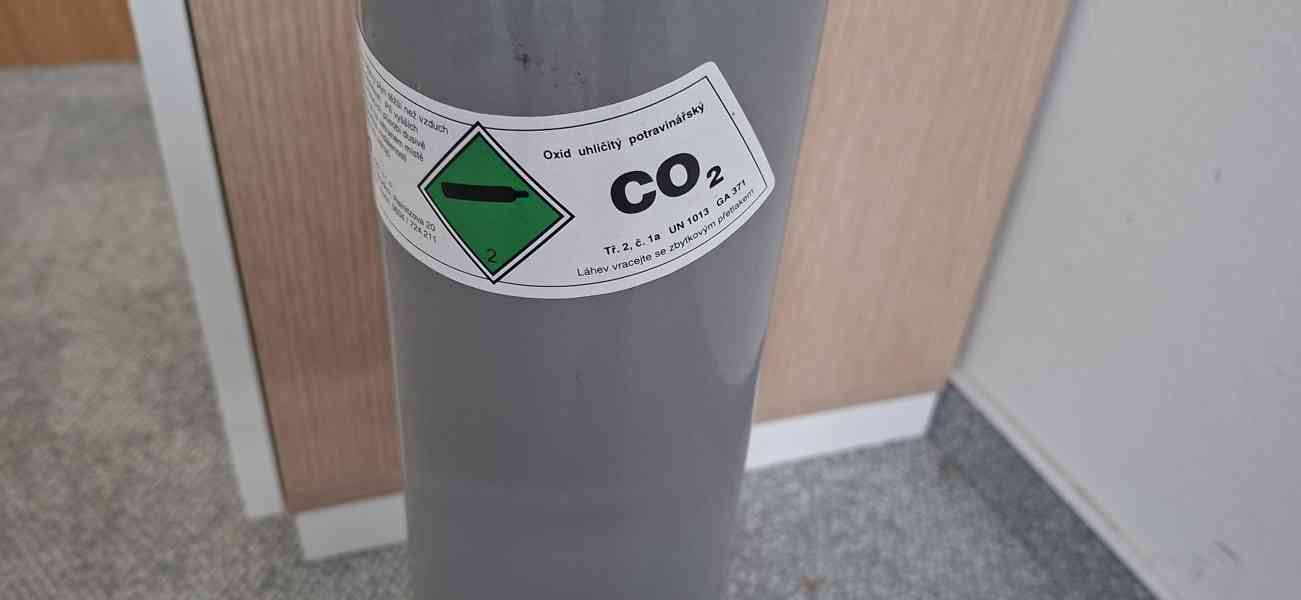 Tlaková láhev CO2 o objemu 2,67l  - foto 6