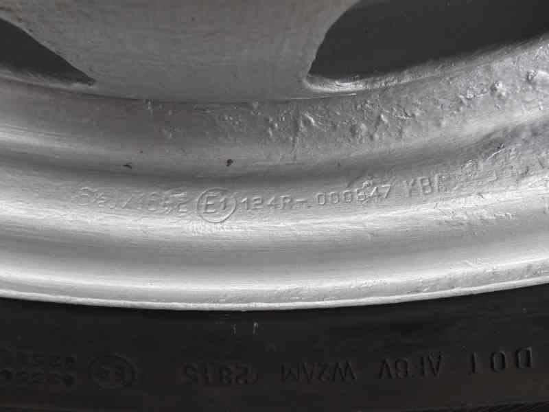 Prodám 4 ks zimní pneu 215/65 R16 na plechovém disku - foto 7