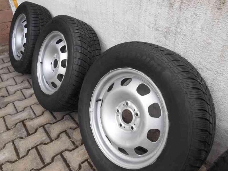 Prodám 4 ks zimní pneu 215/65 R16 na plechovém disku - foto 4