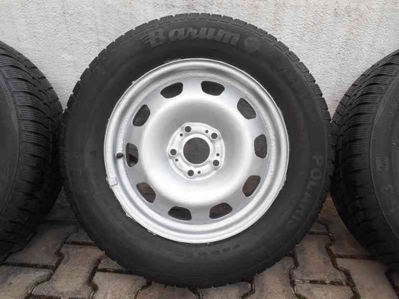 Prodám 4 ks zimní pneu 215/65 R16 na plechovém disku - foto 3