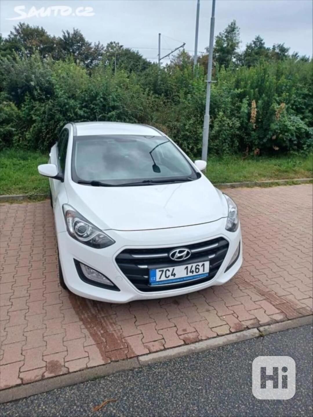 Hyundai i30 1,6 - foto 1