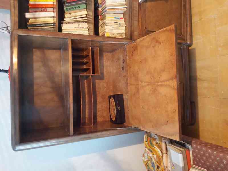 Kredenc z leštěného dubového masivu  dám za odvoz - foto 5