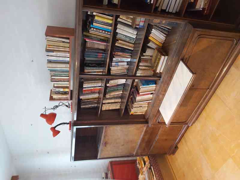 Kredenc z leštěného dubového masivu  dám za odvoz - foto 2