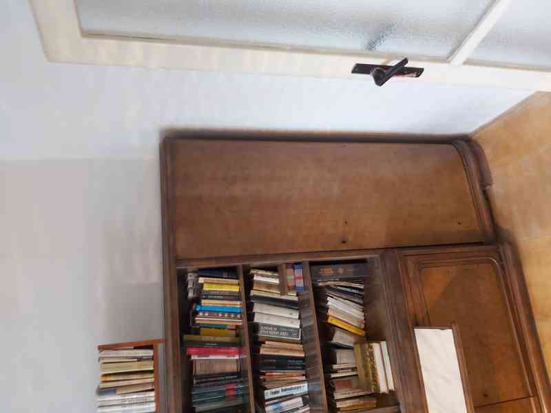 Kredenc z leštěného dubového masivu  dám za odvoz - foto 4