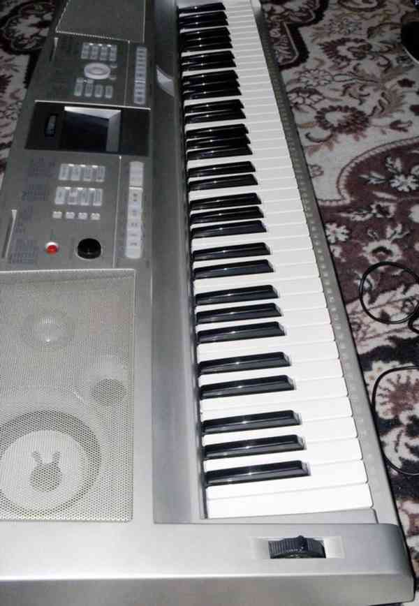 Yamaha Portable Grand DGX 305 - foto 6