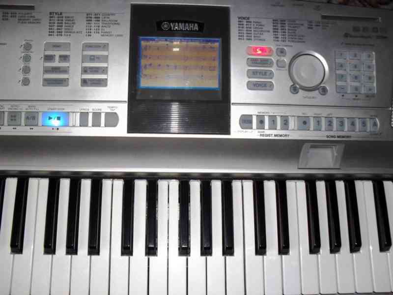 Yamaha Portable Grand DGX 305 - foto 3