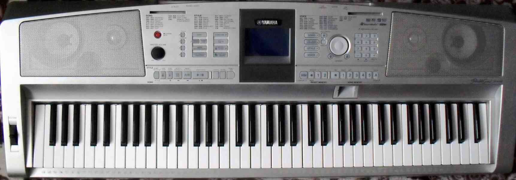 Yamaha Portable Grand DGX 305