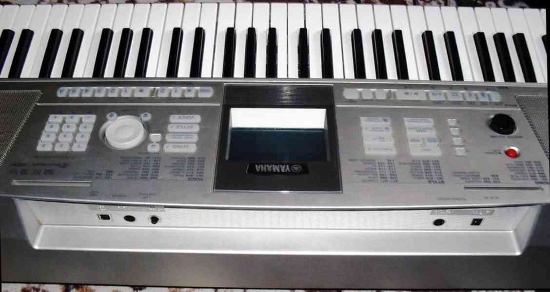 Yamaha Portable Grand DGX 305 - foto 7