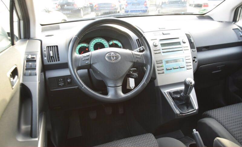 Toyota Corolla Verso 1.8i benzín 95kw - foto 3