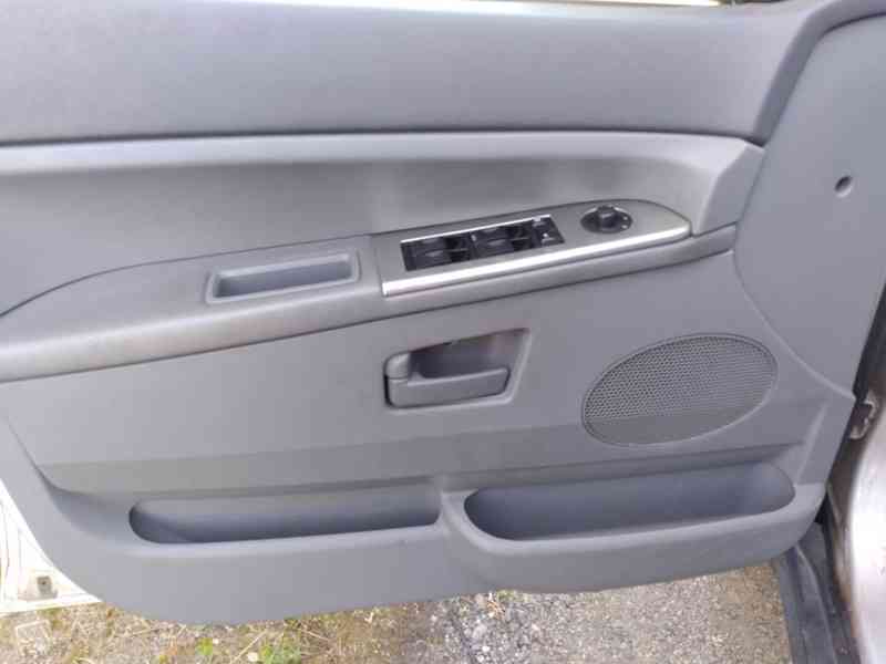 JEEP GRAND CHEROKEE 3.7 V6 LAREDO - foto 29