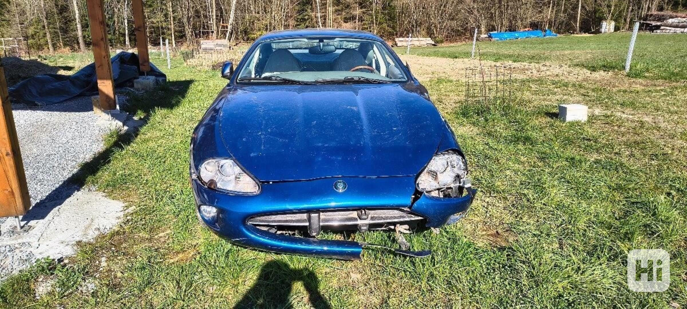 Jaguar XK8 4,0   1996 - foto 1