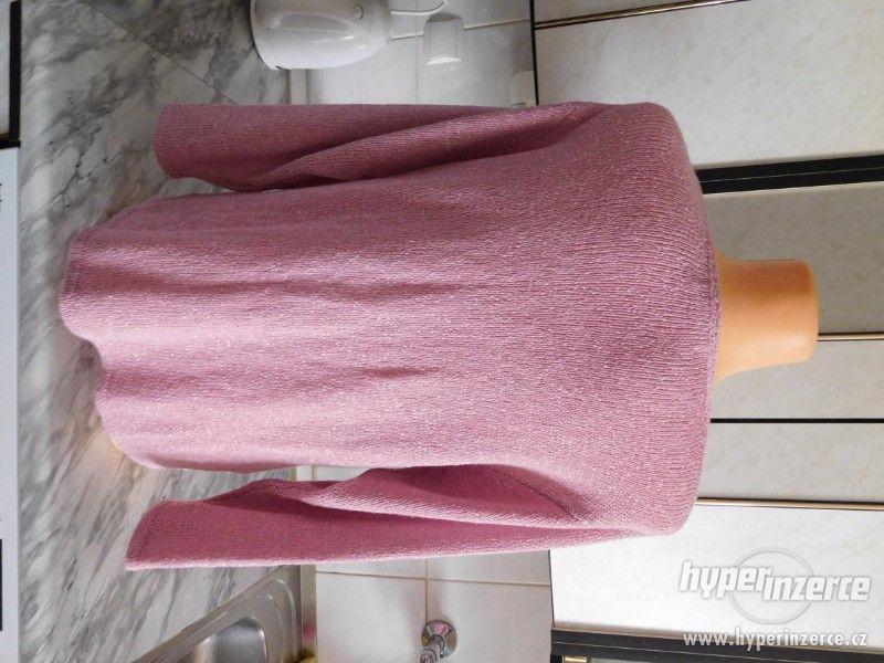 dámský růžový svetřík - foto 2