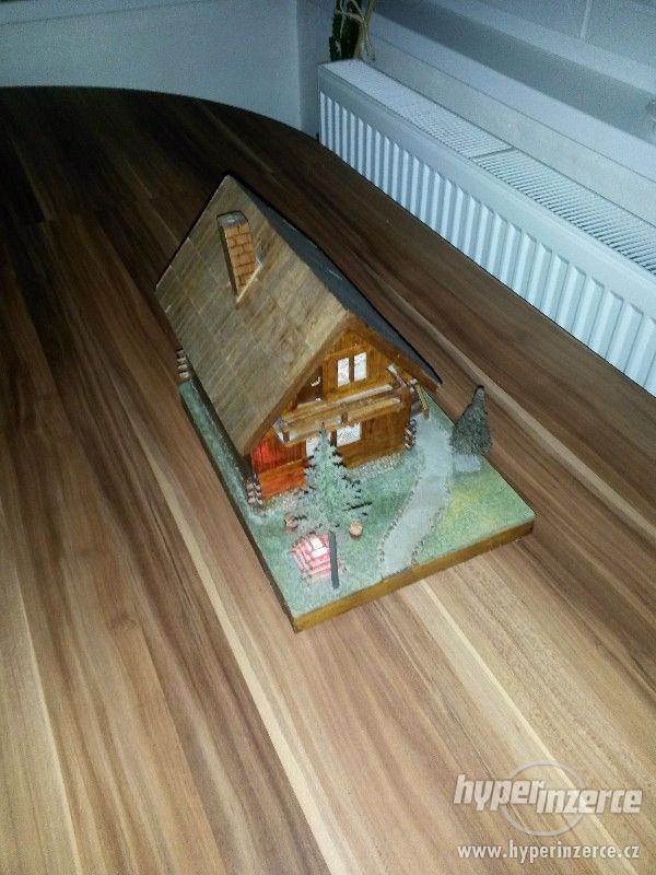 Dřevěný model chaty - foto 3
