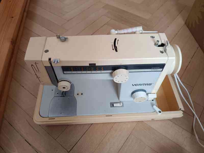 Šicí stroj Veritas - kufříkový  - foto 2