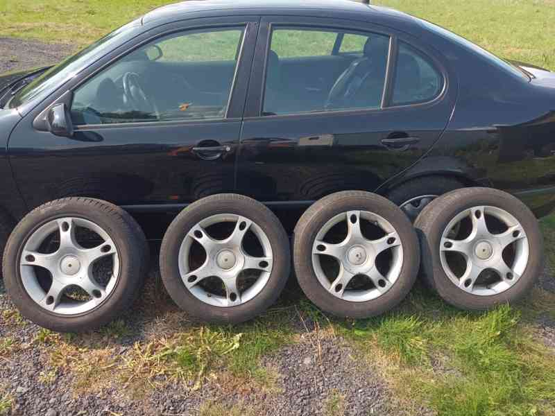 Seat Toledo 1.6 77Kw RV.2004 TAŽNÉ - NOVÁ STK - foto 12