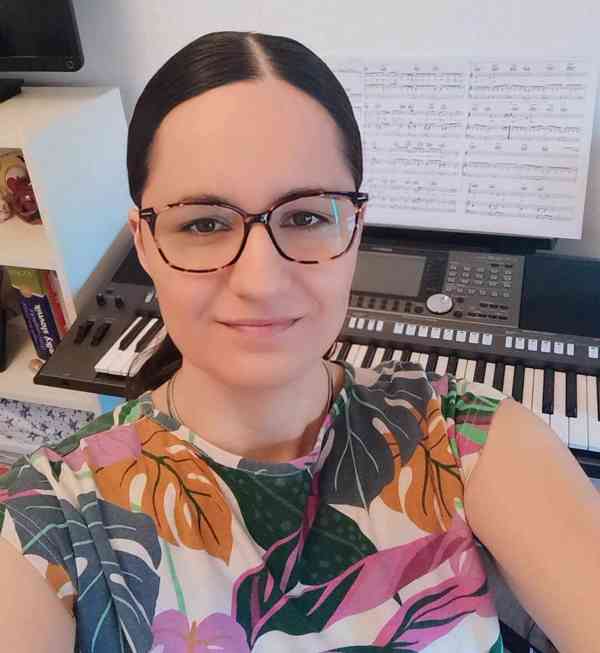 Živá hudba/Dj - Nikola Hamplová - foto 2