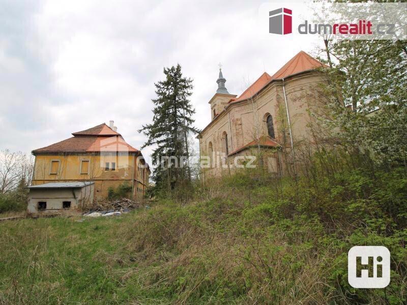Památkově historický objekt cihlového domu s pozemkem 10000 m2 - foto 18