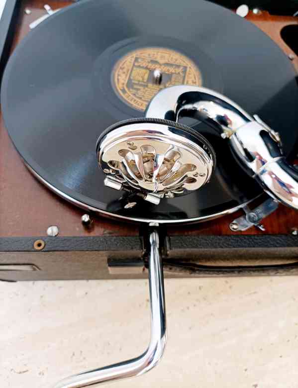 Starožitný gramofon na kliku His Master’s Voice, rok 1931   - foto 13