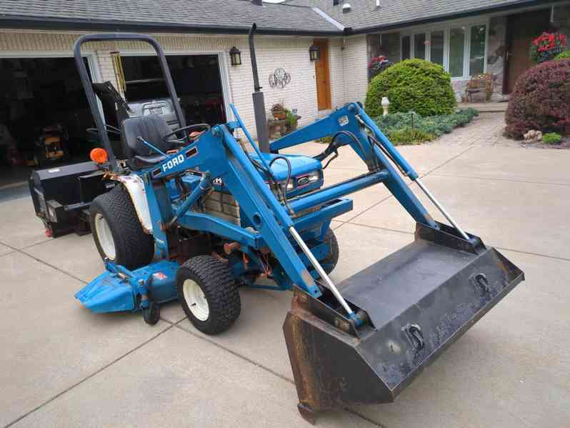 Traktor Ford 1220 HST - foto 4