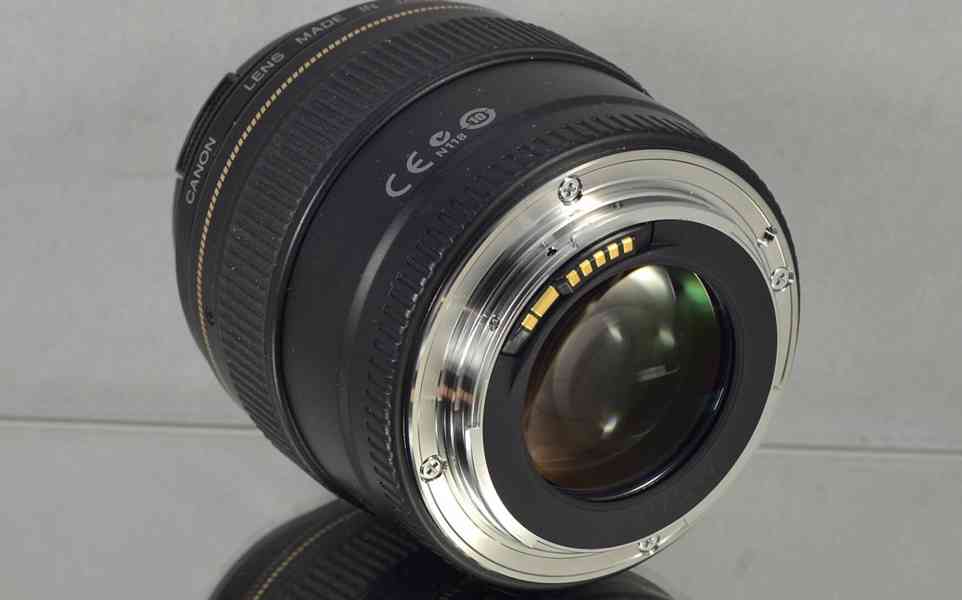 Canon EF 85mm f/1.8 USM Full F Portrétový Objektiv - foto 5