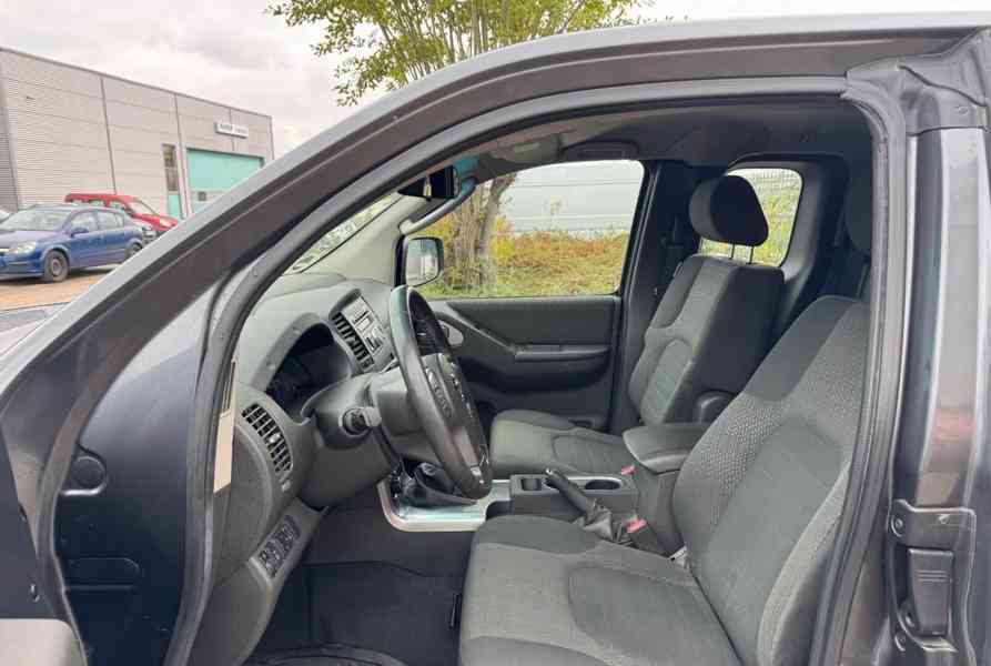 Nissan Navara 2,5dCi King Cab 140kw - foto 10