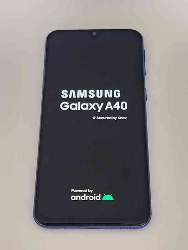 Mobilní telefon Samsung Galaxy A40 - foto 3