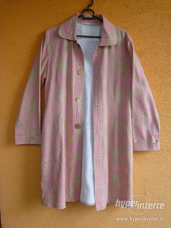 Jarní růžový kabát - foto 1
