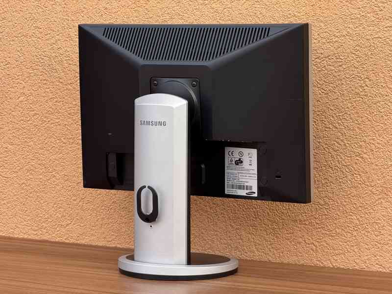 LCD monitor Samsung SyncMaster 940BW - foto 6