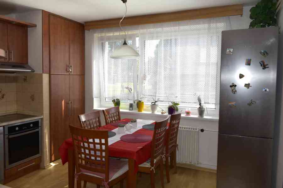Česká Skalice - rodinný dům 6+1 s bazénem, pergolou a garáží - foto 5
