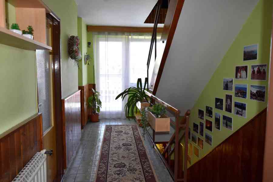 Česká Skalice - rodinný dům 6+1 s bazénem, pergolou a garáží - foto 24