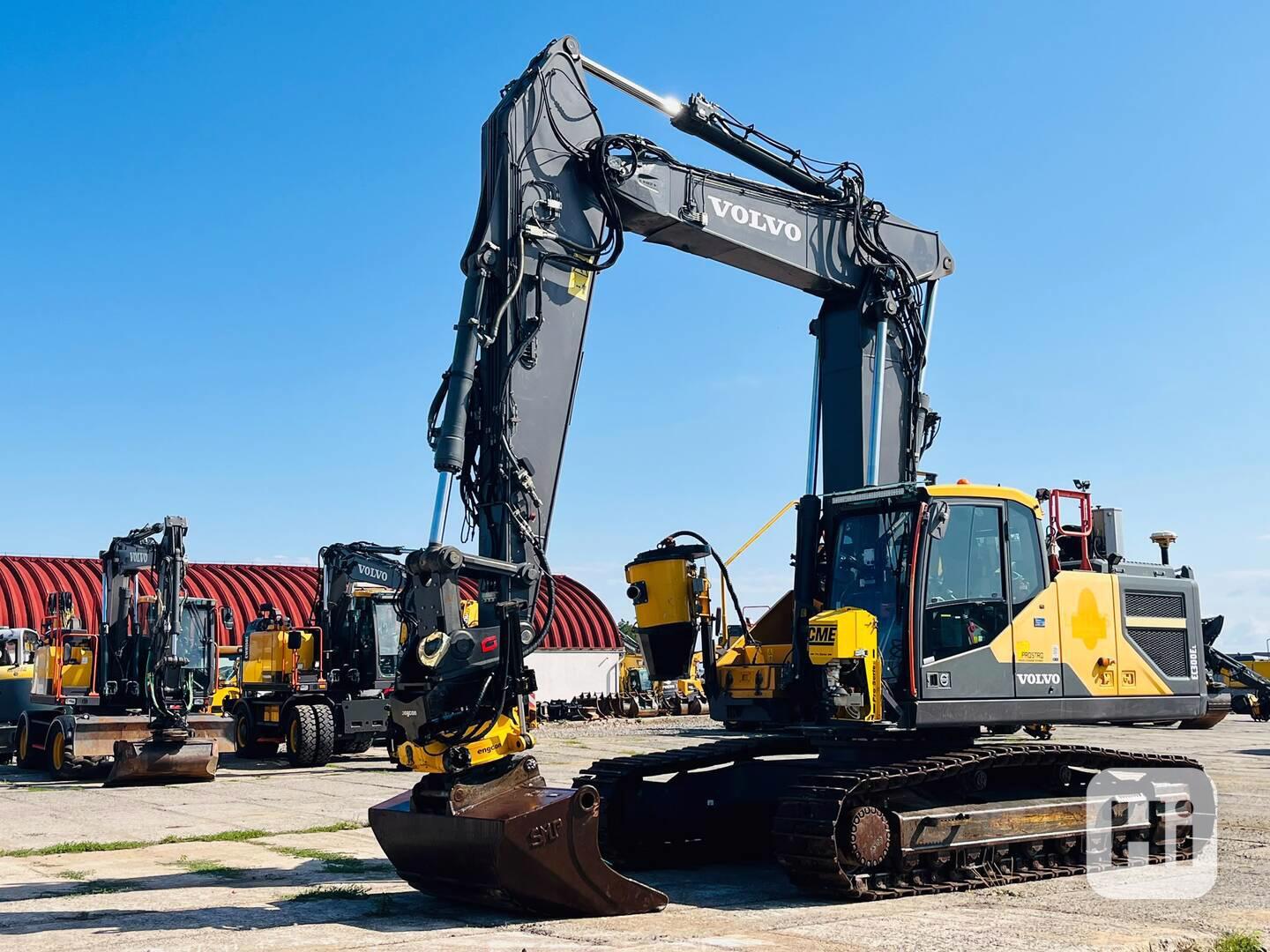 Pásové rypadlo Volvo EC300EL (Možnost leasingu) - foto 1