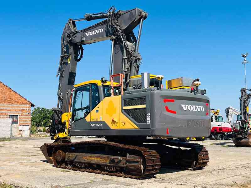 Pásové rypadlo Volvo EC300EL (Možnost leasingu) - foto 3